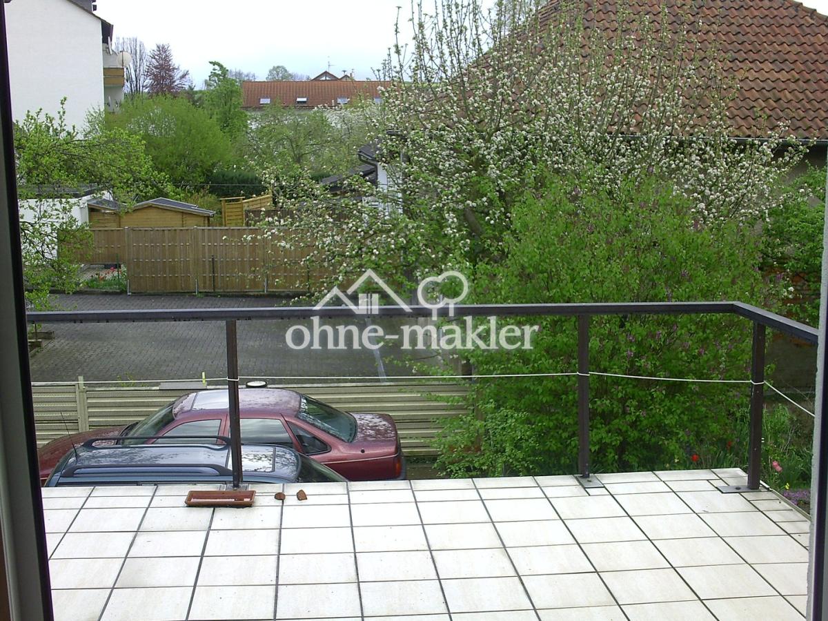 Balkontür mit Sicht auf Balkon