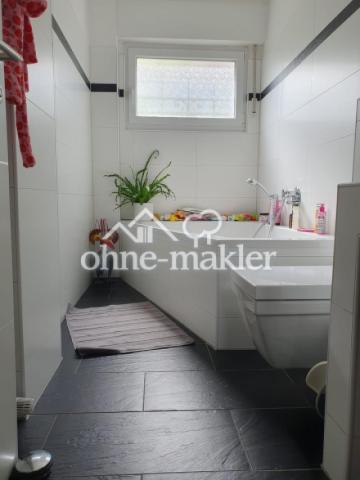 WC mit Badewanne im EG