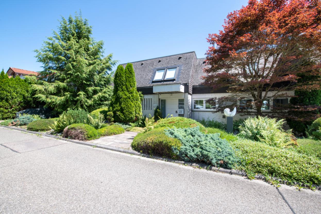 Aussen strassenseitig 2