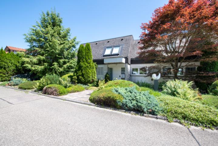 Aussen strassenseitig 2