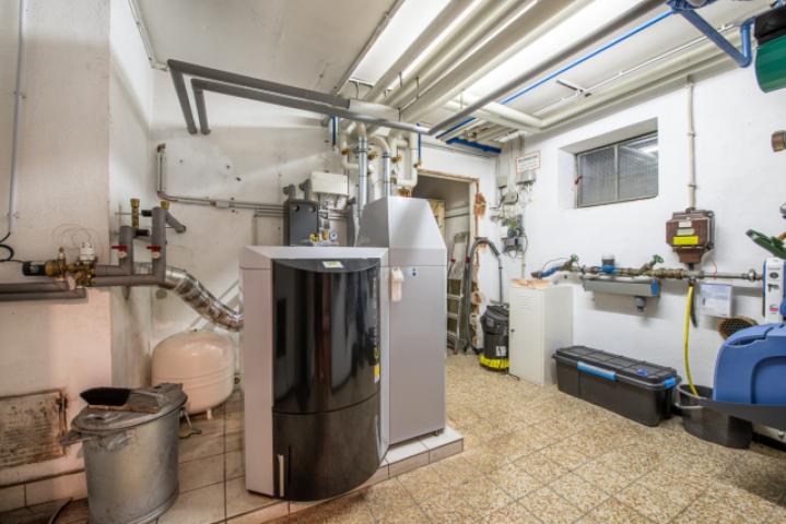 UG Heizraum Pelletheizung und BWT Wasserfilter