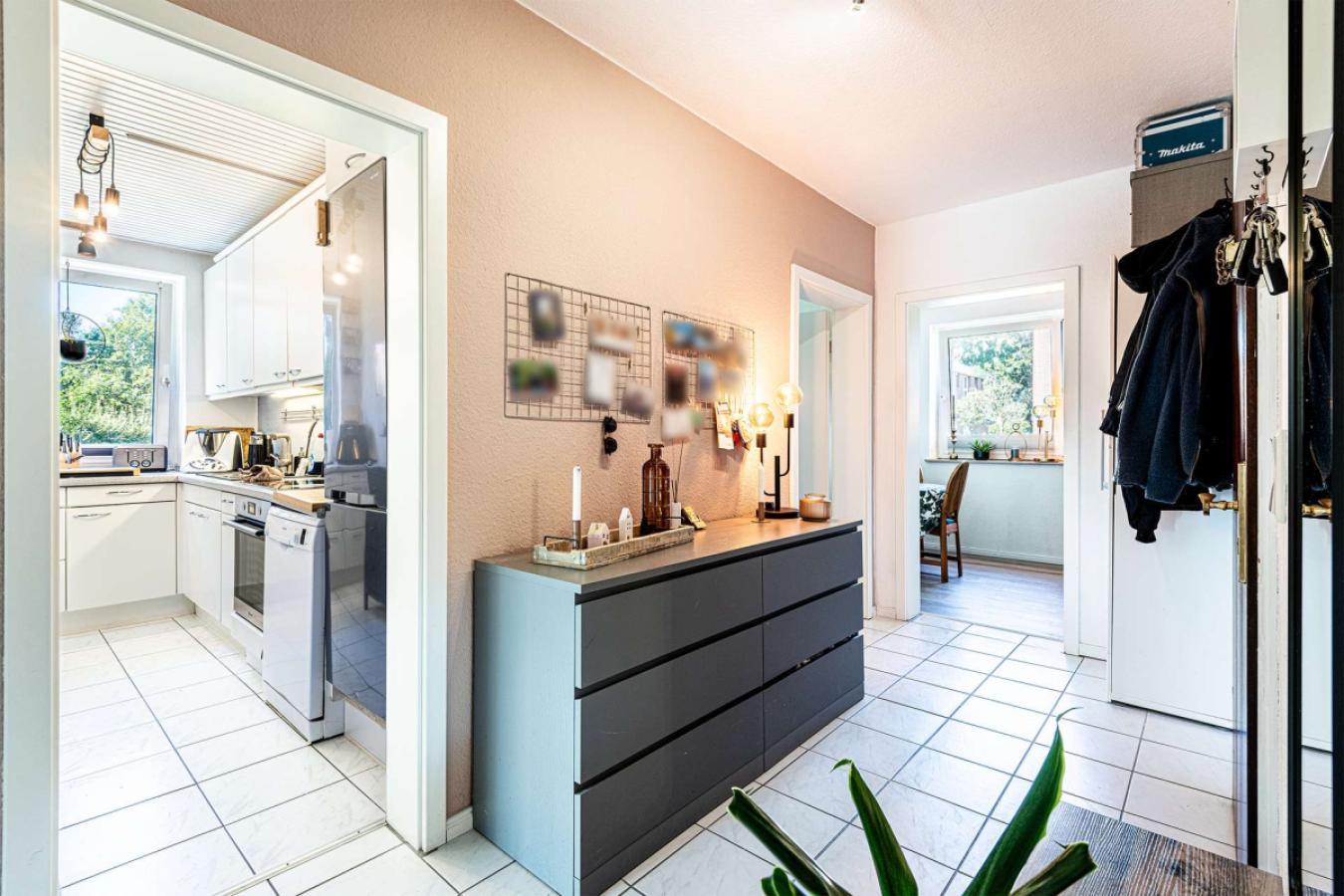 Flur Blick Küche und Zimmer