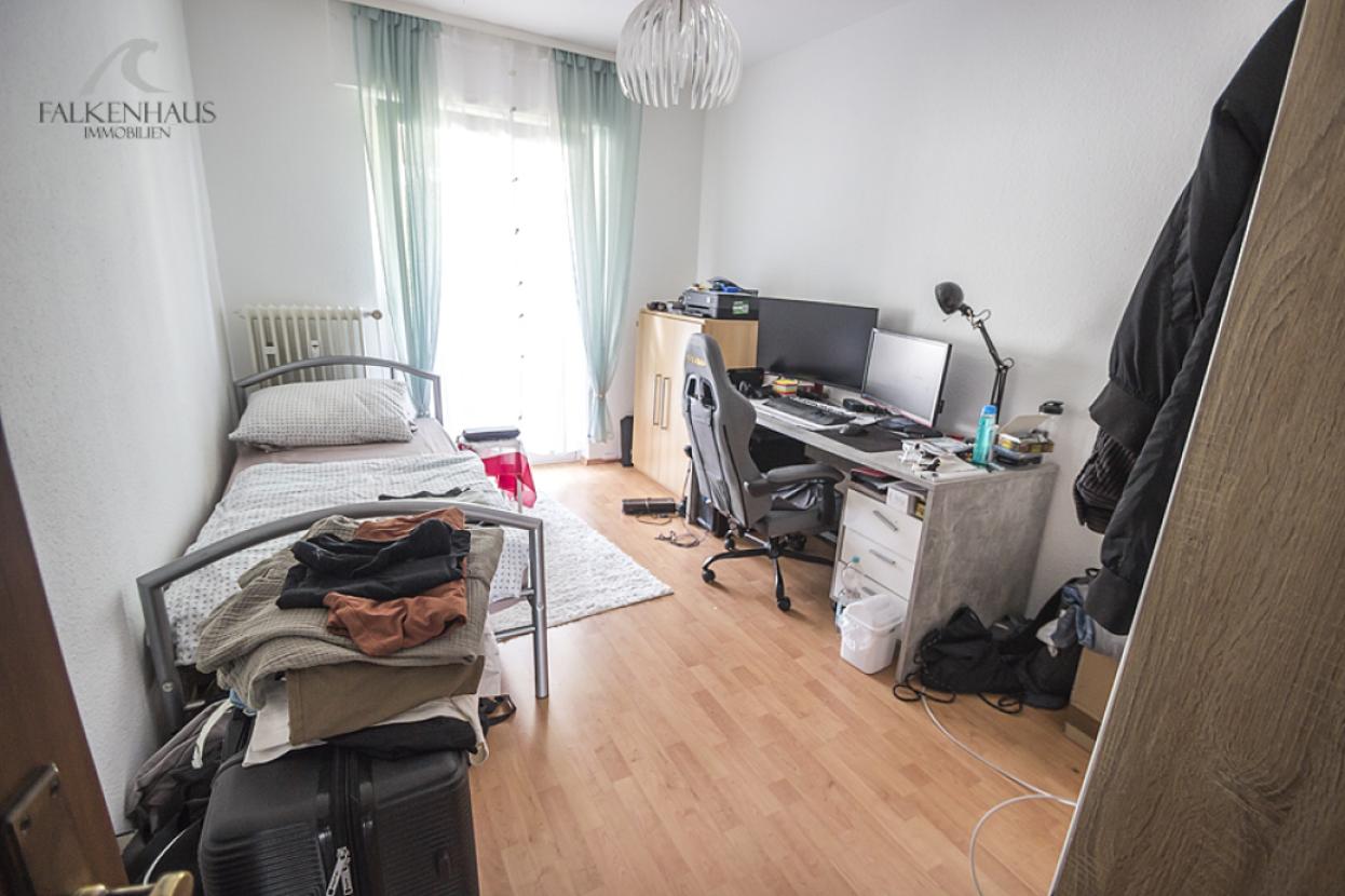 Kinderschlafraum 1 mit angrenzendem Balkon