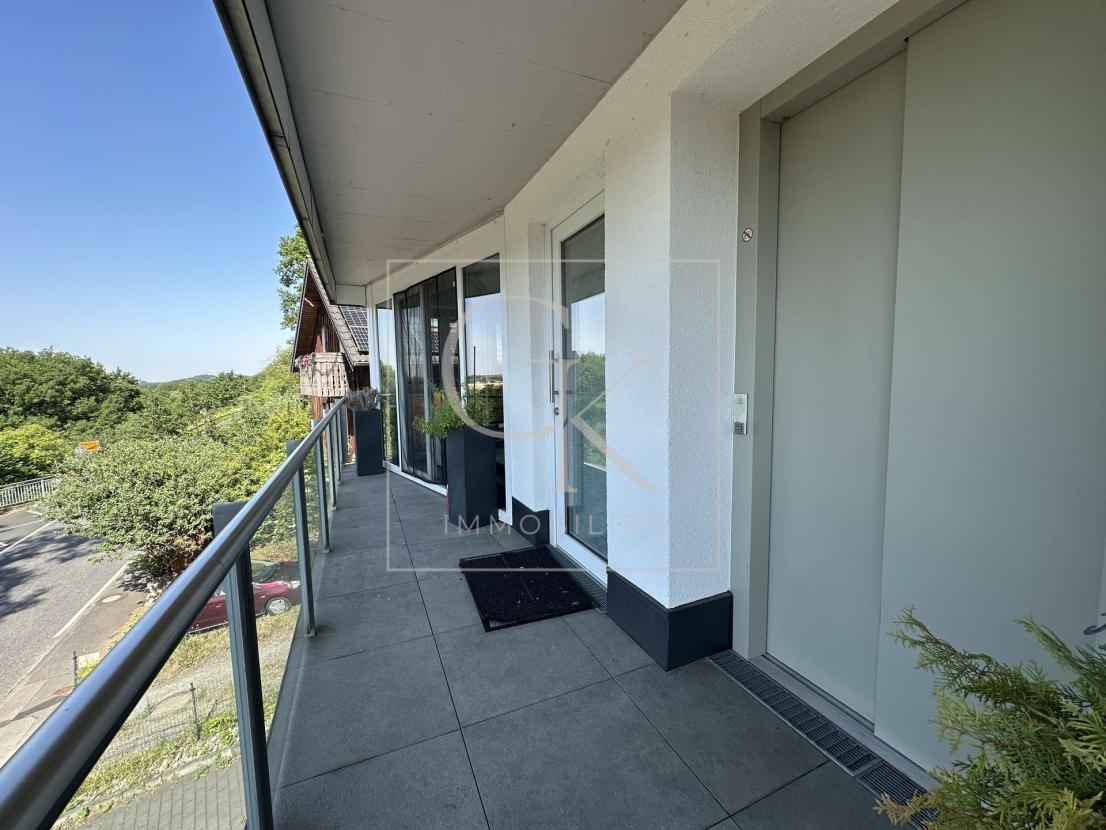 Wohnungseingang mit Aufzug