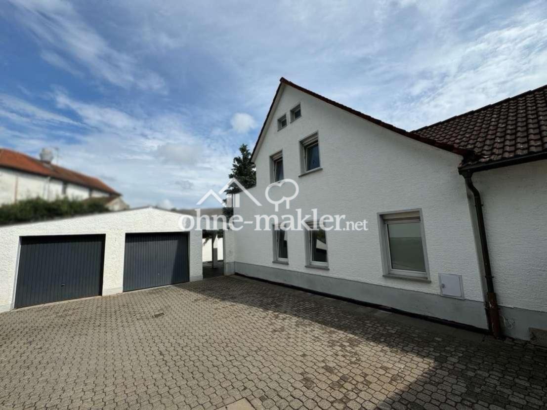 Garage, Hof, Stellplätze