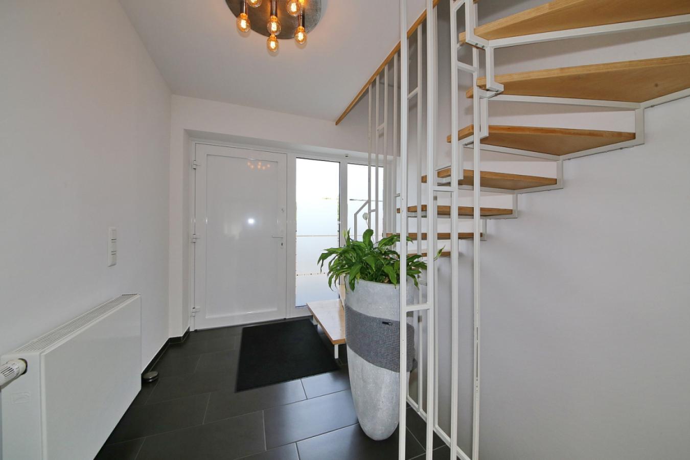 7051- Eingang - 0011