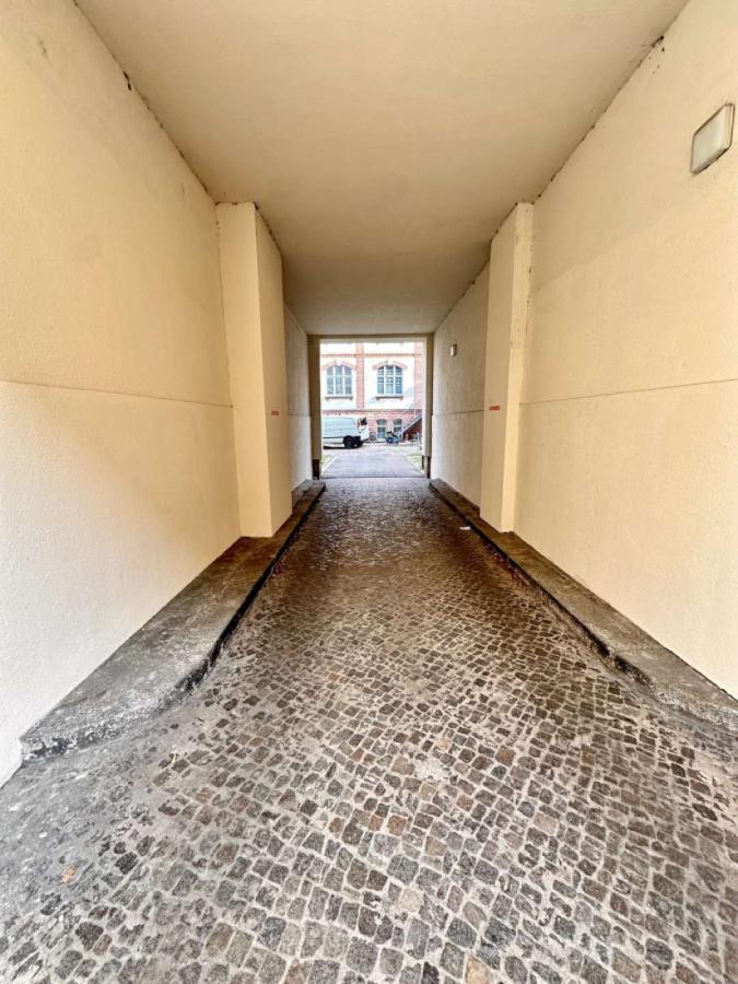 Hofeinfahrt zum Gebäude 