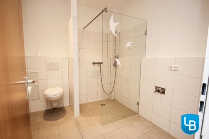 ..mit bodentiefer Dusche