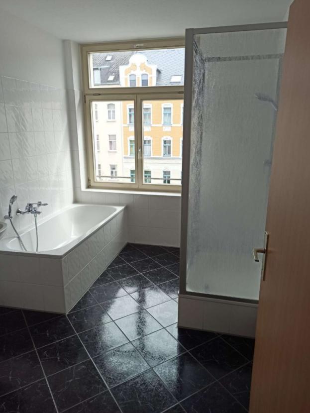 Badezimmer - Richtung Fenster