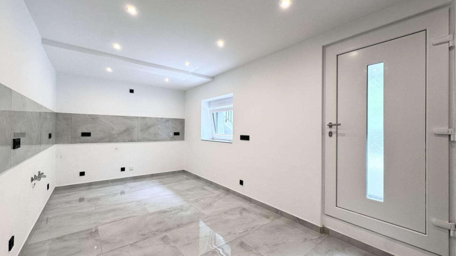 UG Raum ( Küchenanschlüsse ) 