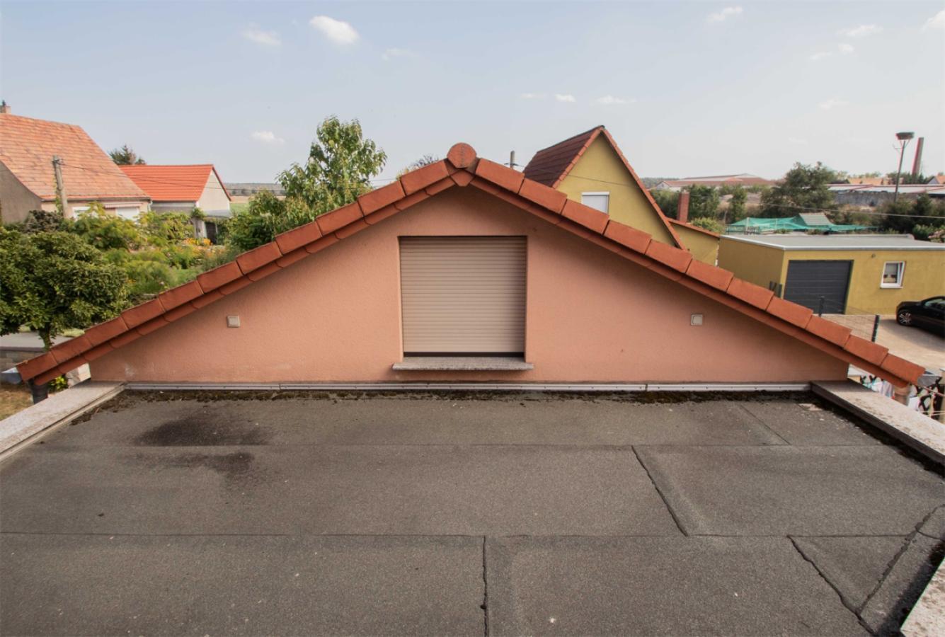 Dachterrasse und Nebengebäude