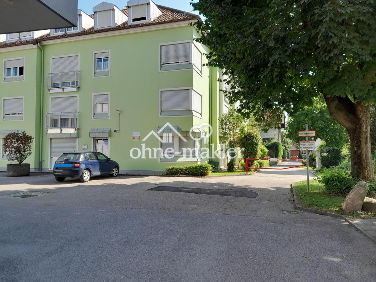 Stellplätze vorm Haus