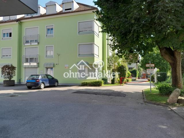 Stellplätze vorm Haus