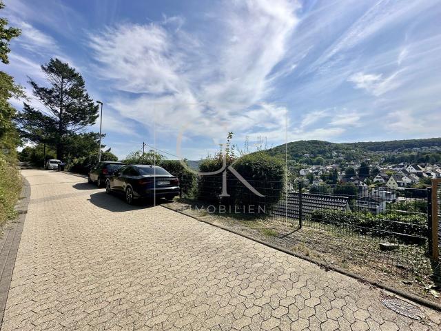 Parkmöglichkeit an der Straße oberhalb 