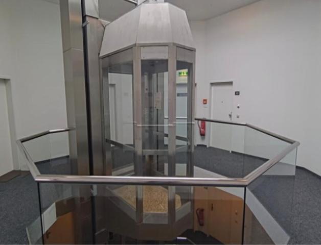 Bild Aufzug Wohnungseingang