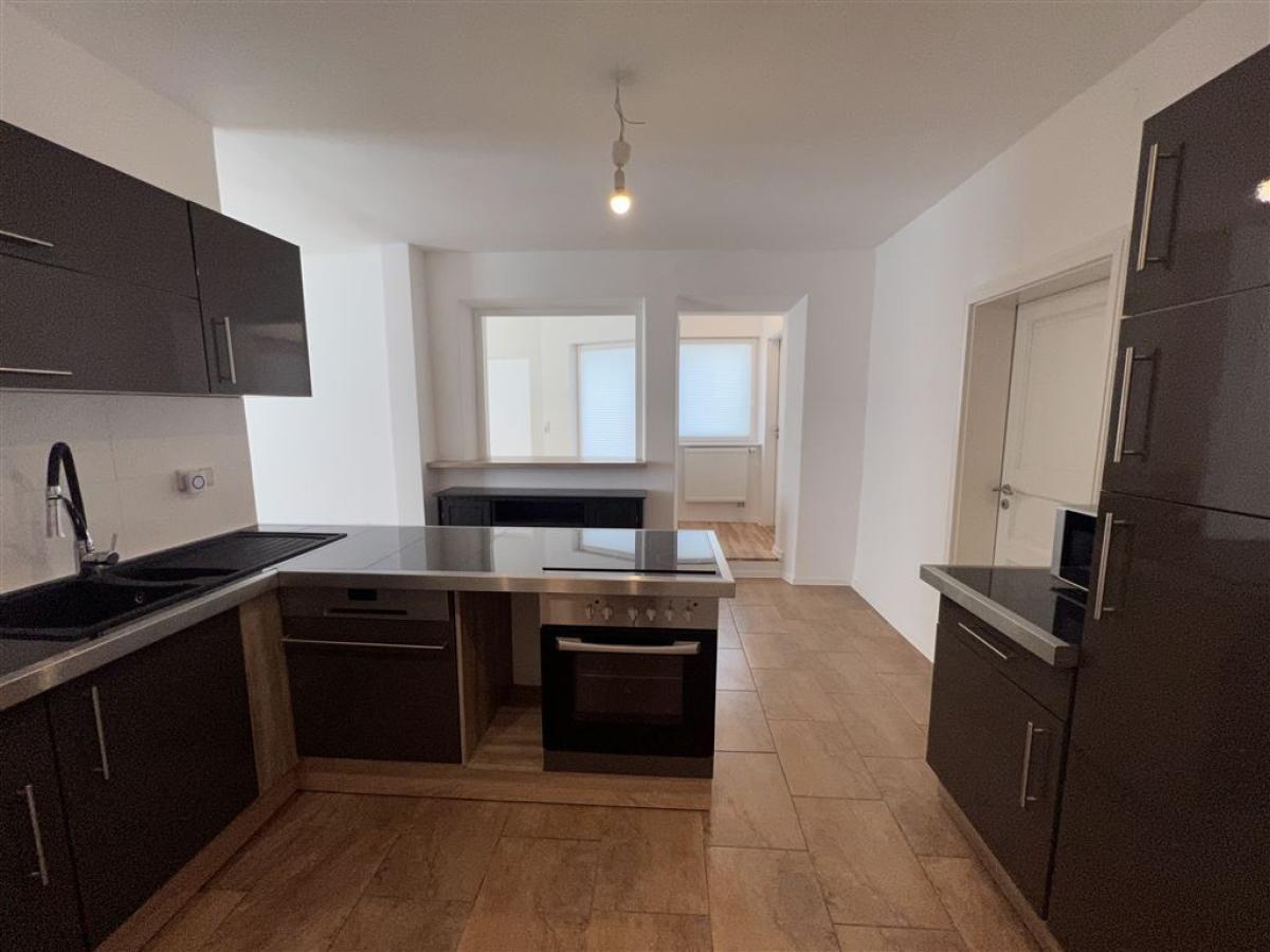 voll ausgestattete Einbauküche 