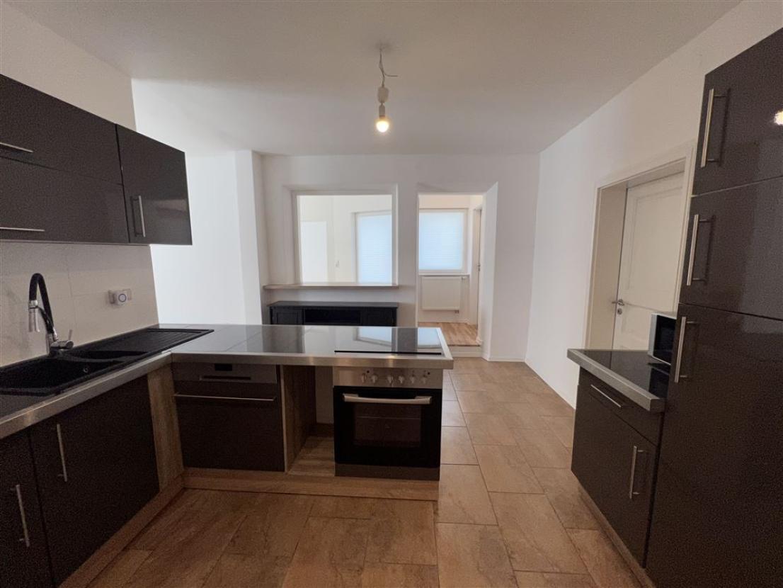 voll ausgestattete Einbauküche 