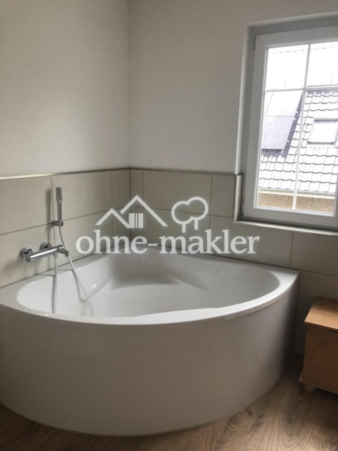 Bad OG, Eckbadewanne