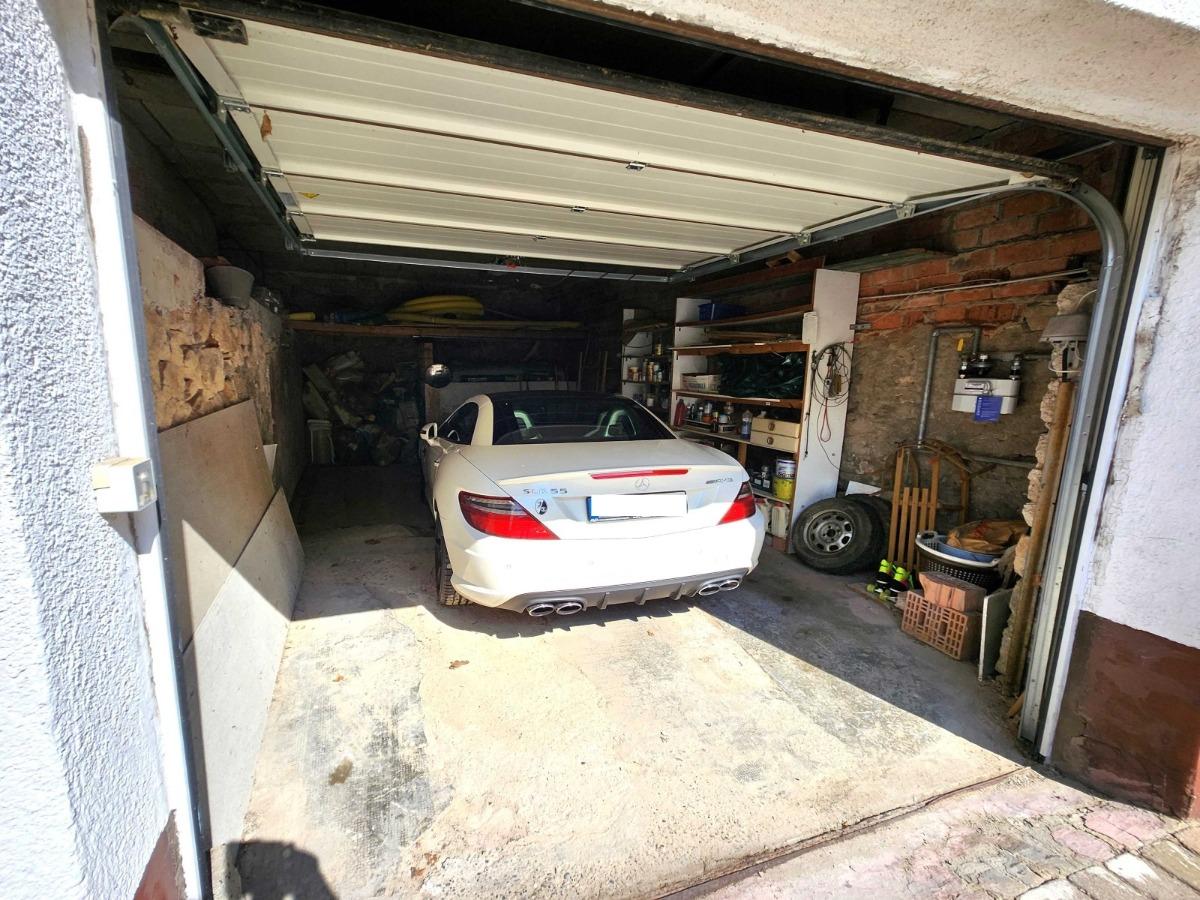 Garage mit elektr. Tor