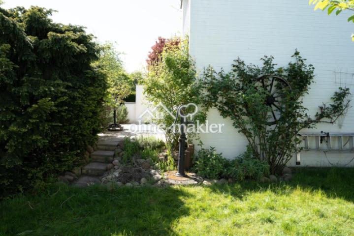 Gartenaufgang zur Terrasse