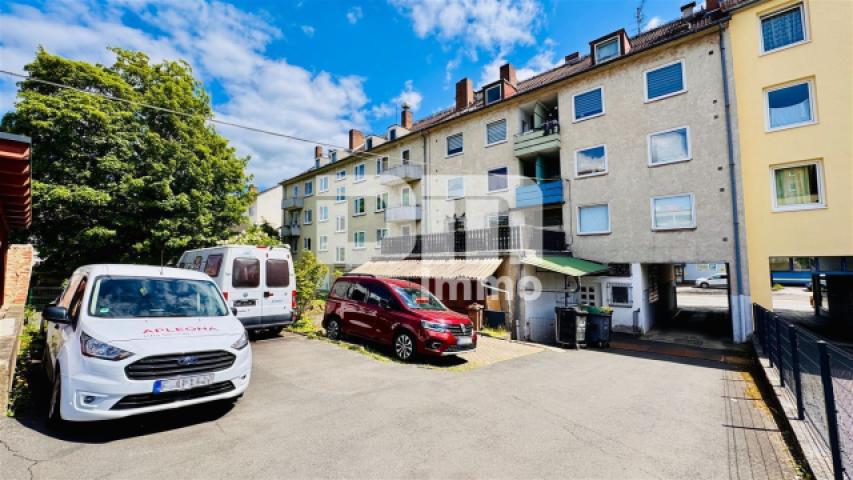 Rückansicht / Parkflächen