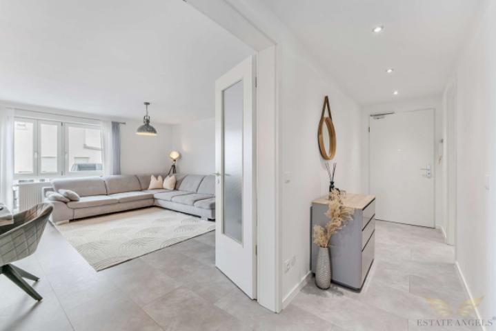 Wohnzimmer mit Flügeltür