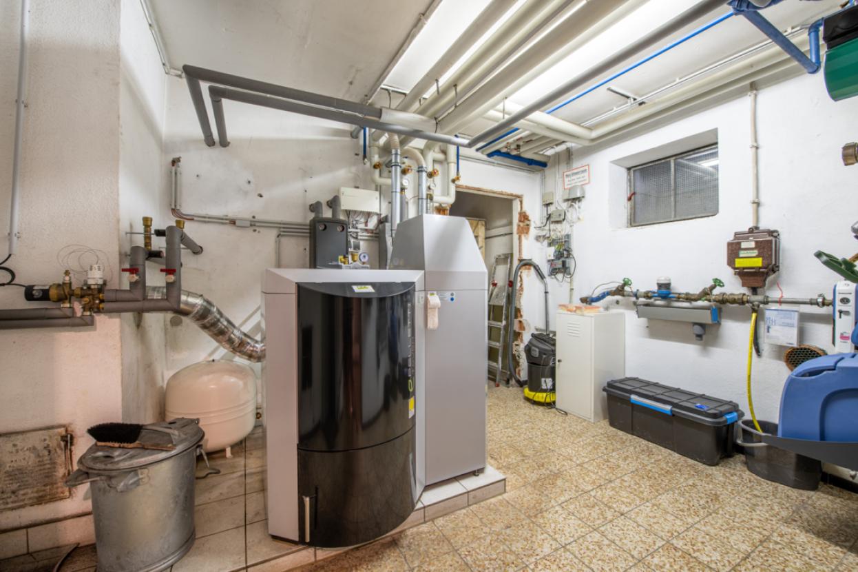 UG Heizraum Pelletheizung und BWT Wasserfilter
