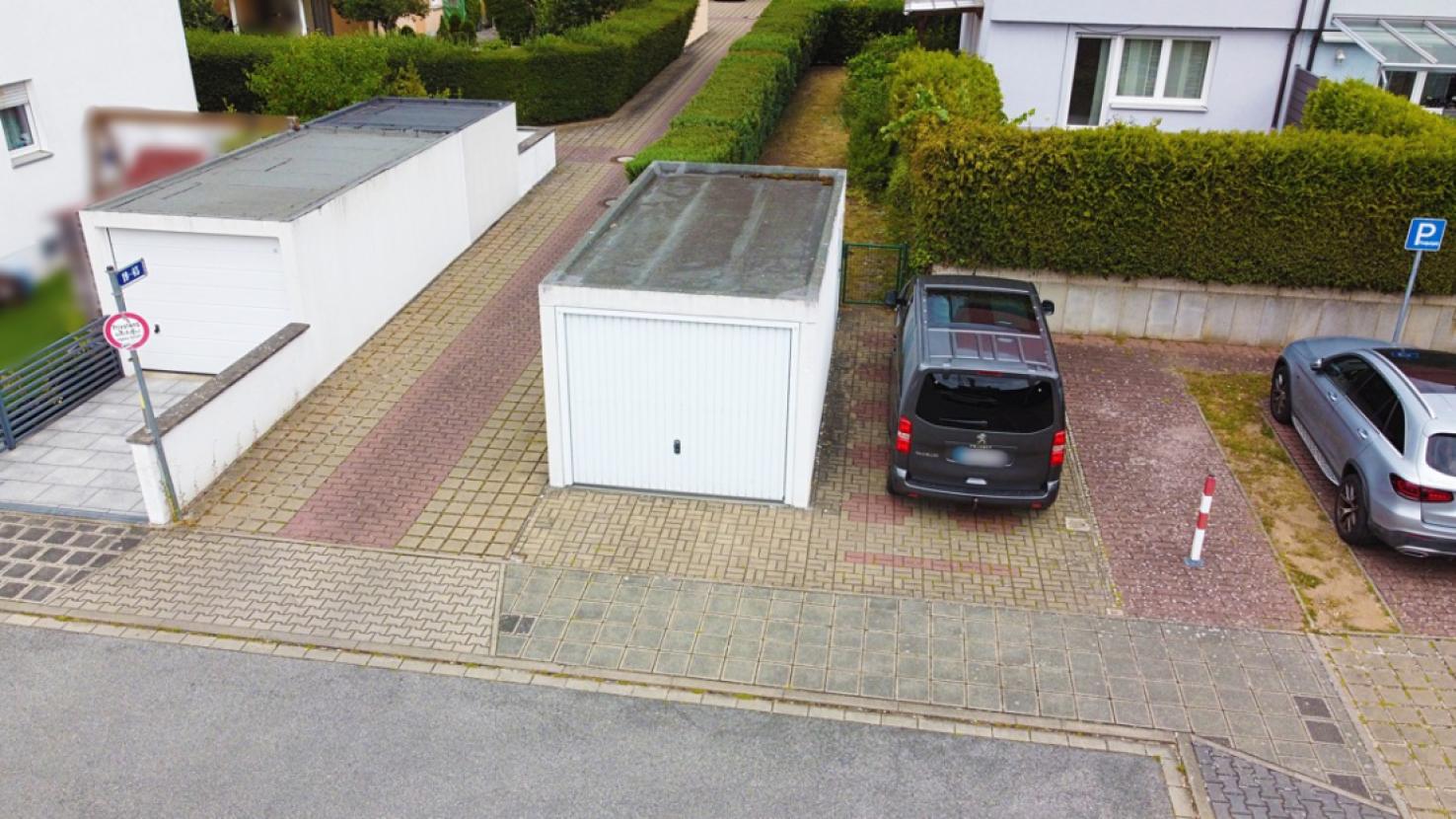 Garage und Stellplatz