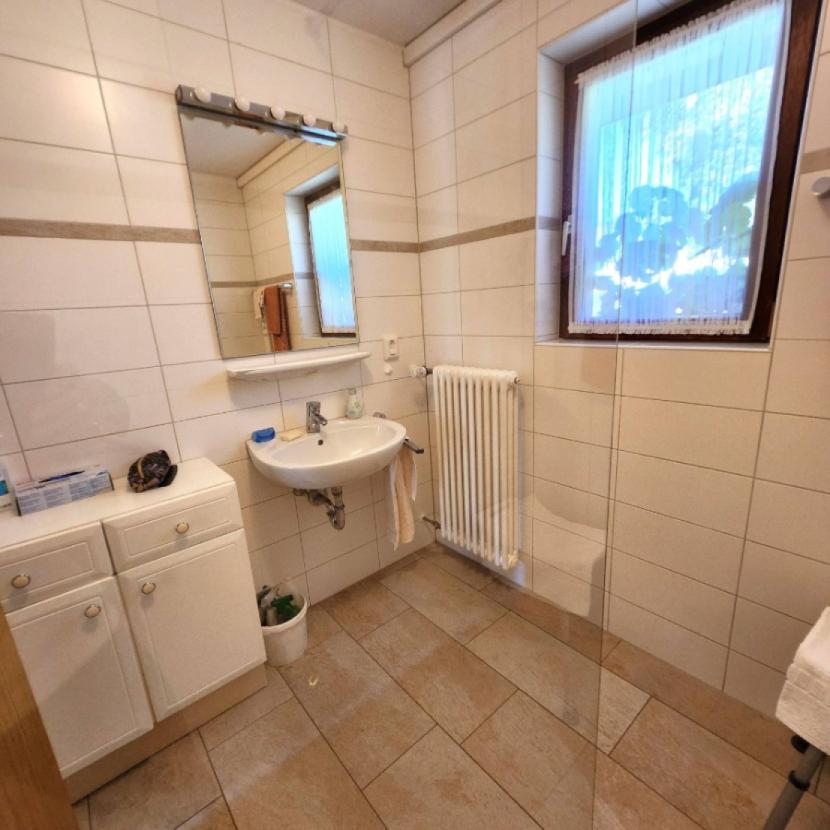 16 EG Duschbad Bild 2