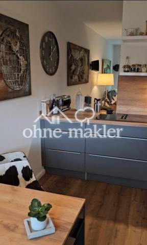 Blick von Küche ins Wohnzimmer