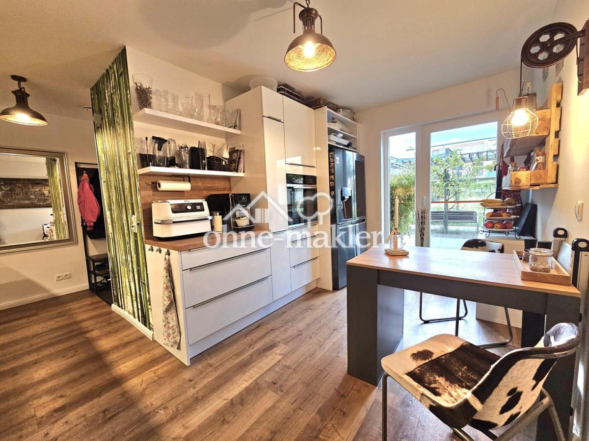 Küche mit Blick in den Innenho