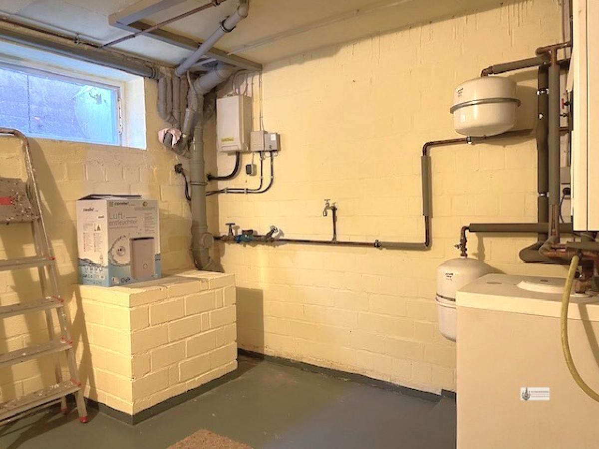 Heizungskeller mit Anschluß Waschmaschine
