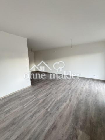 Wohnzimmer mit offener Küche