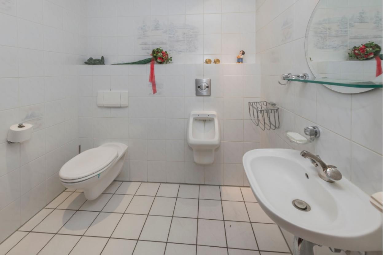 Gäste WC hinter der Bar