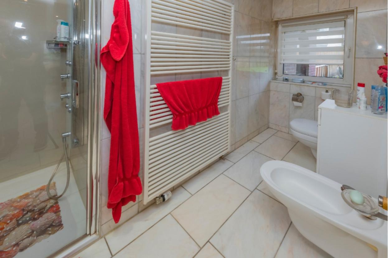 Badezimmer Ansicht 2