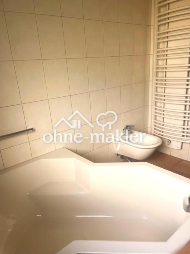 Tageslichtbad mit Wanne/ Bidet