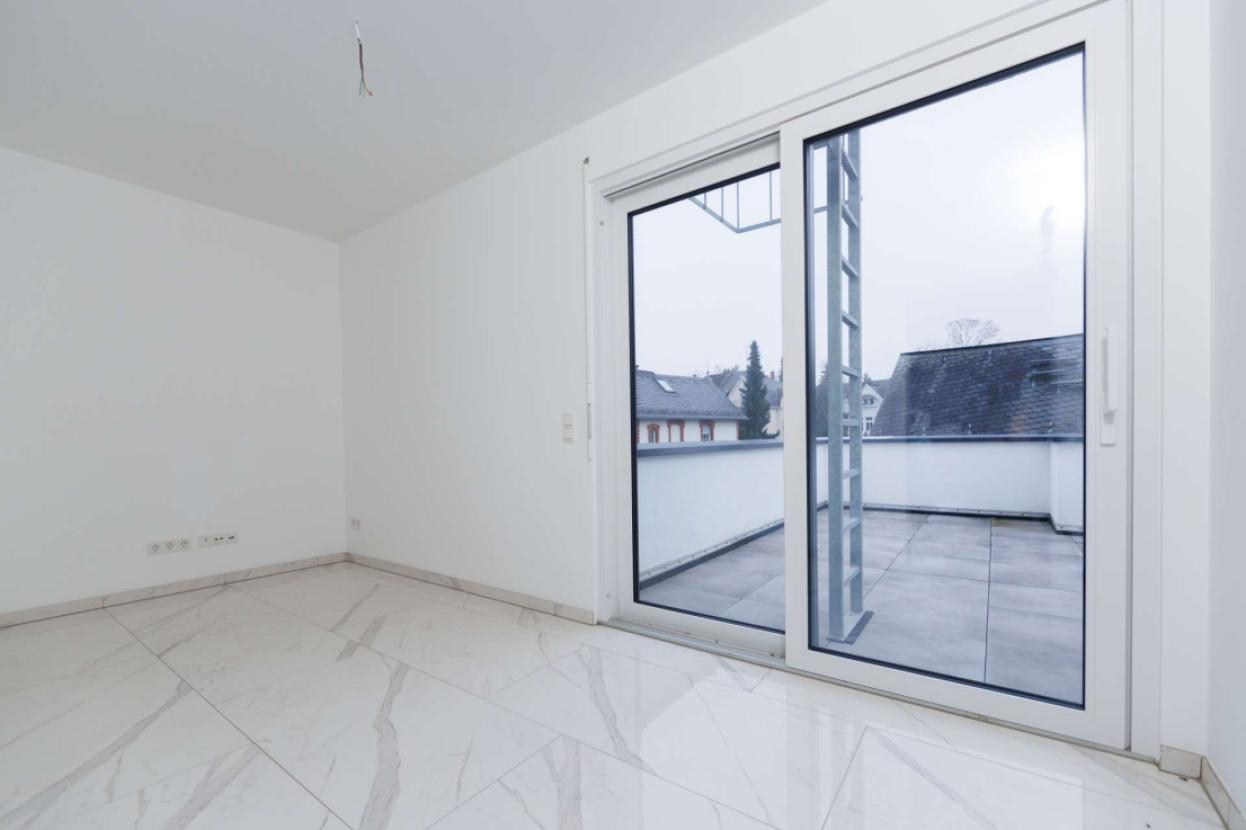 Arbeitszimmer mit Zugang zur Südterrasse