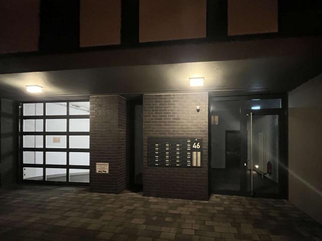 Haus-Eingang / Abend