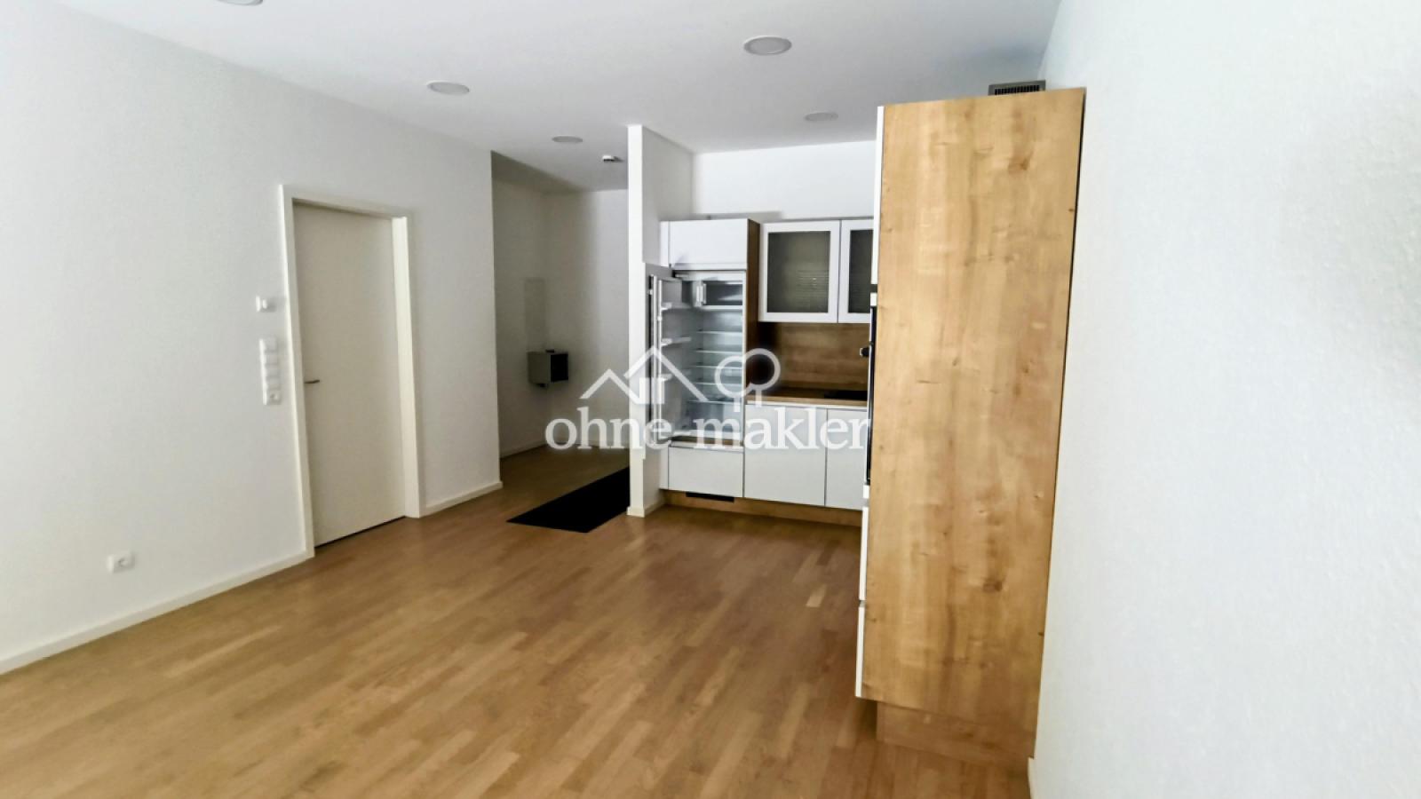 Blick zu Küche, Flur Garderobe