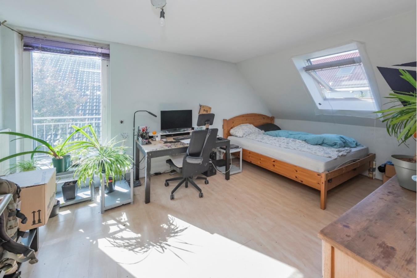Schlaf- oder Kinderzimmer 1 mit Balkonzugang