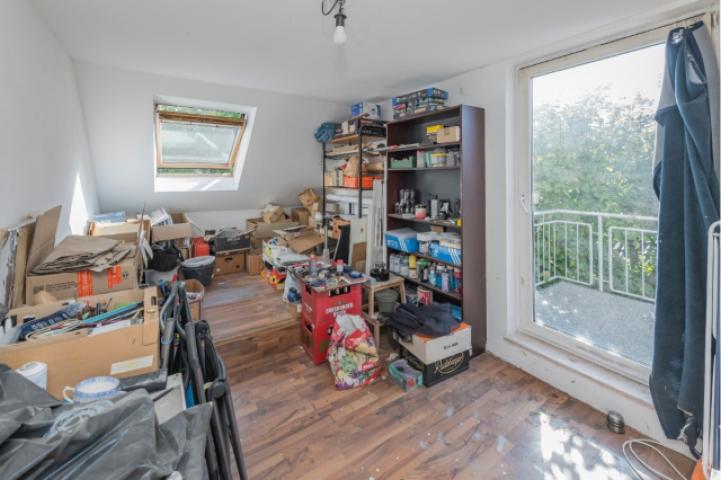 Schlaf- oder Kinderzimmer 2 mit Balkonzugang