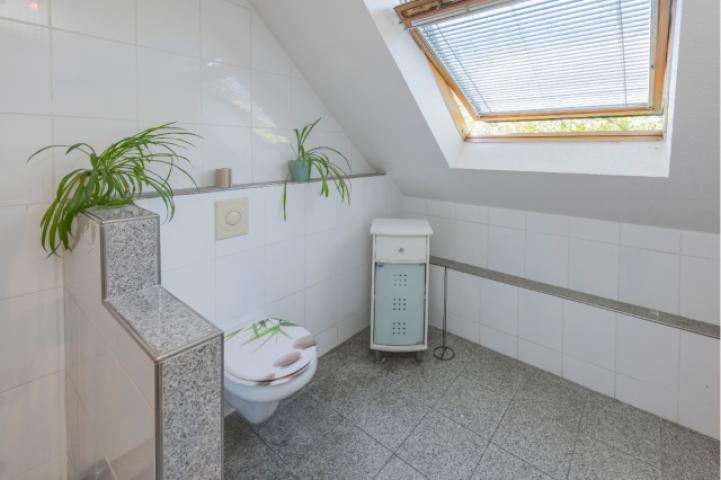 Badezimmer WC Bereich