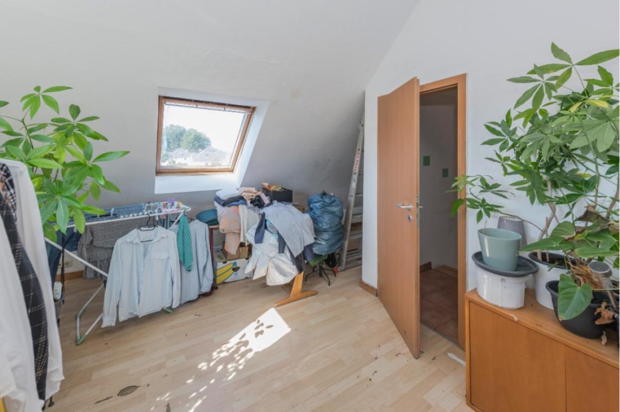 Schlaf-Kinder- oder Arbeitszimmer DG 2