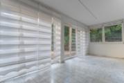 Bodentiefe Fensterfront zur Terrasse