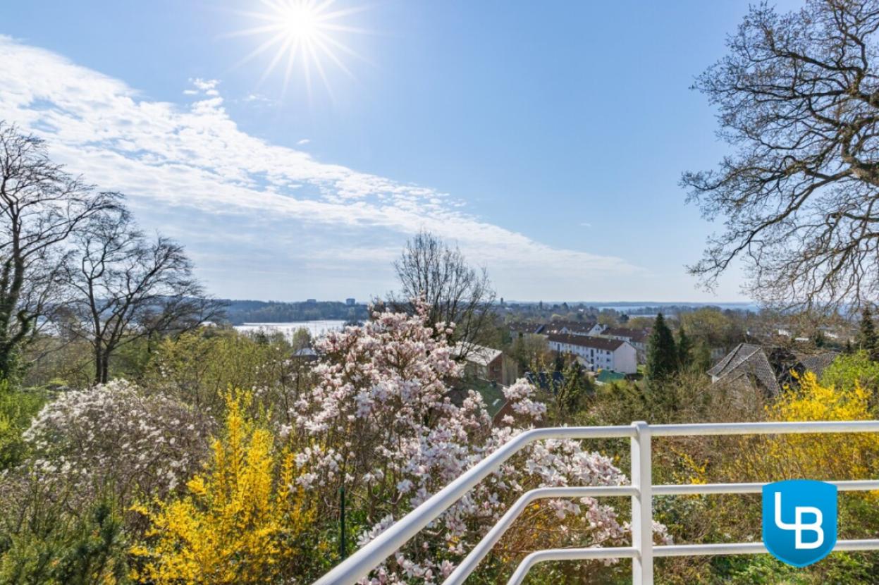 Panoramablick auf die umliegenden Seen