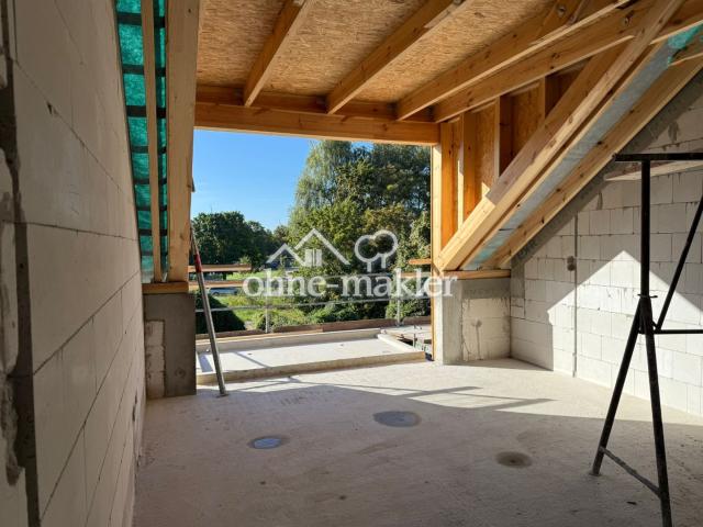 Blick Wohnzimmer --> Balkon