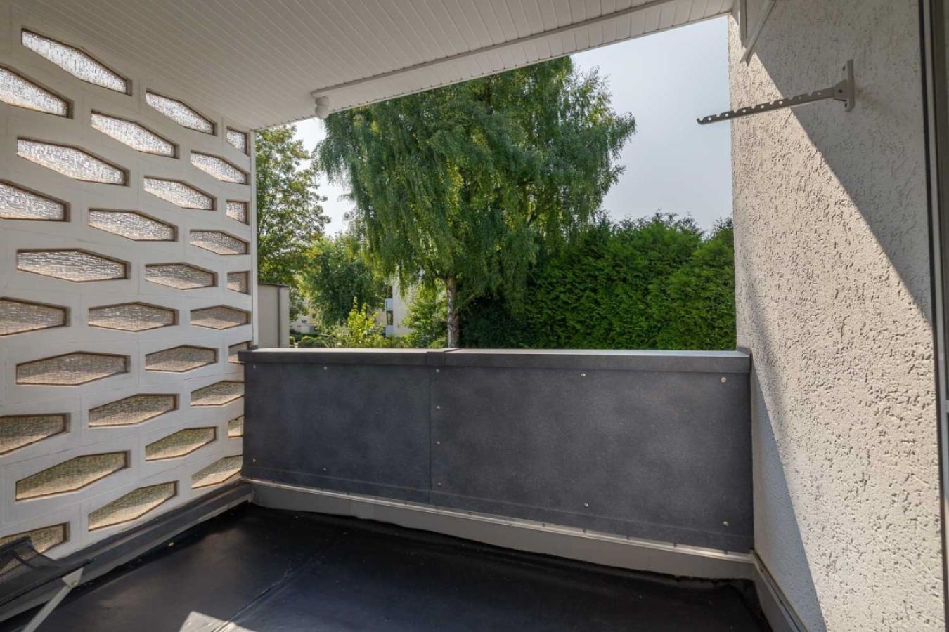 Balkon mit Ausblick ins Grüne