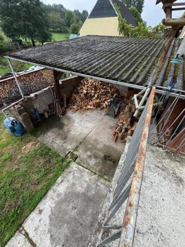 5 Holzlager mit Stallzugang