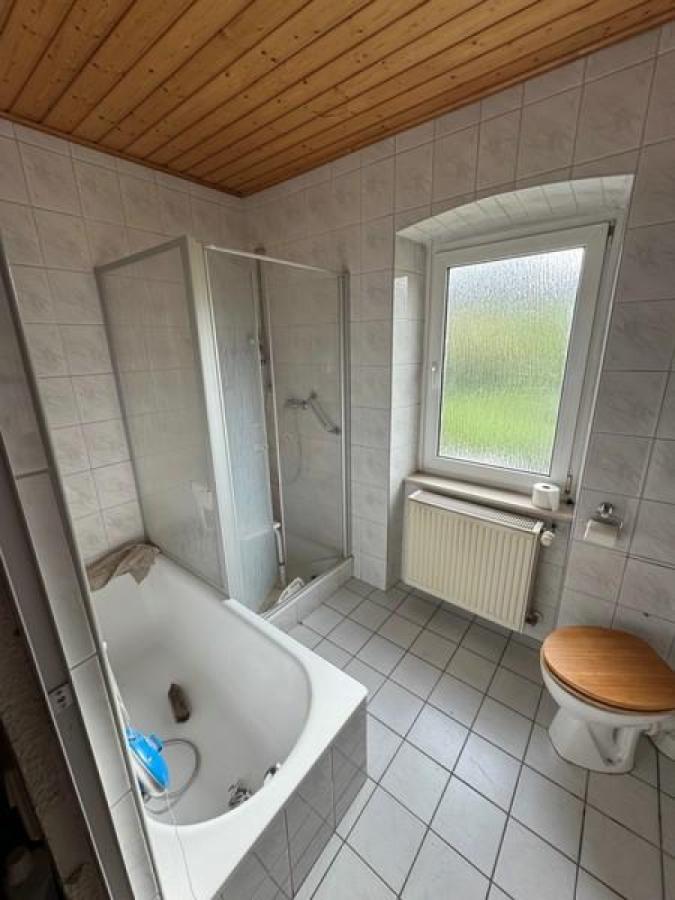 11 EG Wanne Dusche WC