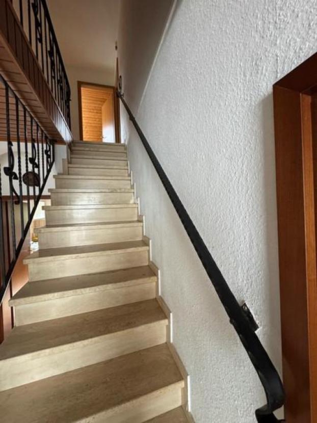 18 Treppenhaus zum OG - mögl. zweite Wohnung